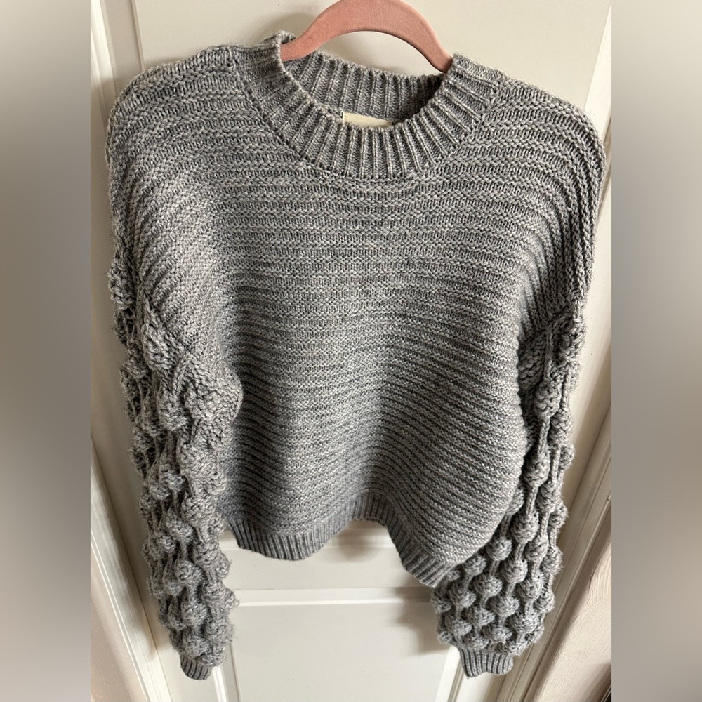 Harper Heritage Gray Popcorn Bubble Sleeve Knit Sweater - Small